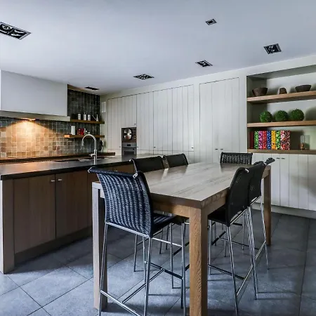 Classy In With Swimming Pool Apartment