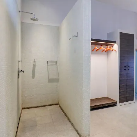 Classy In With Swimming Pool * Weelde