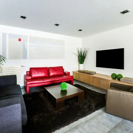 Classy In With Swimming Pool Apartment
